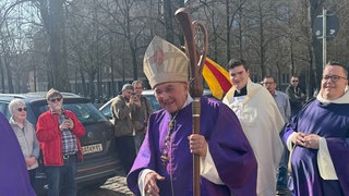 Münsters Bischof Felix Genn im lila Bischofsgewand.