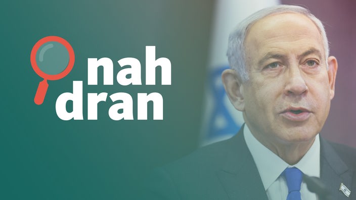 Das Bild zeigt den israelischen Ministerpräsidenten Benjamin Netanjahu und das Logo des Podcasts "nah dran". 
