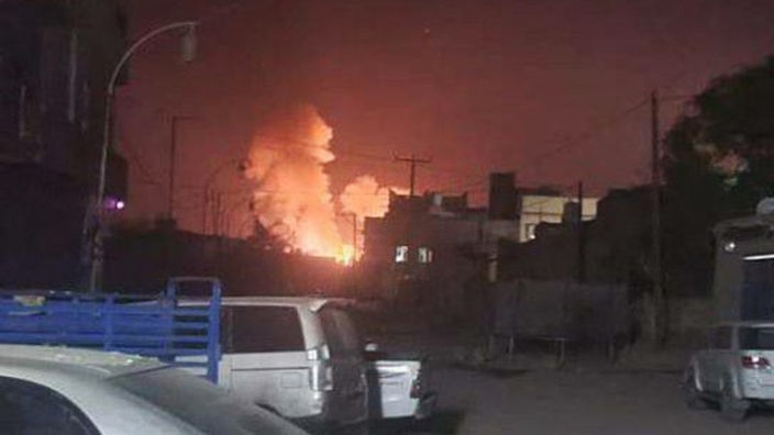 Feuer und Rauch nach einem Luftangriff in der Nähe von Sanaa