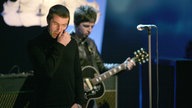 Die Band Oasis bei einem Auftritt bei Wetten, dass...?