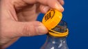 Plastik-Verschluss an einer Einweg-Pfandflaschen