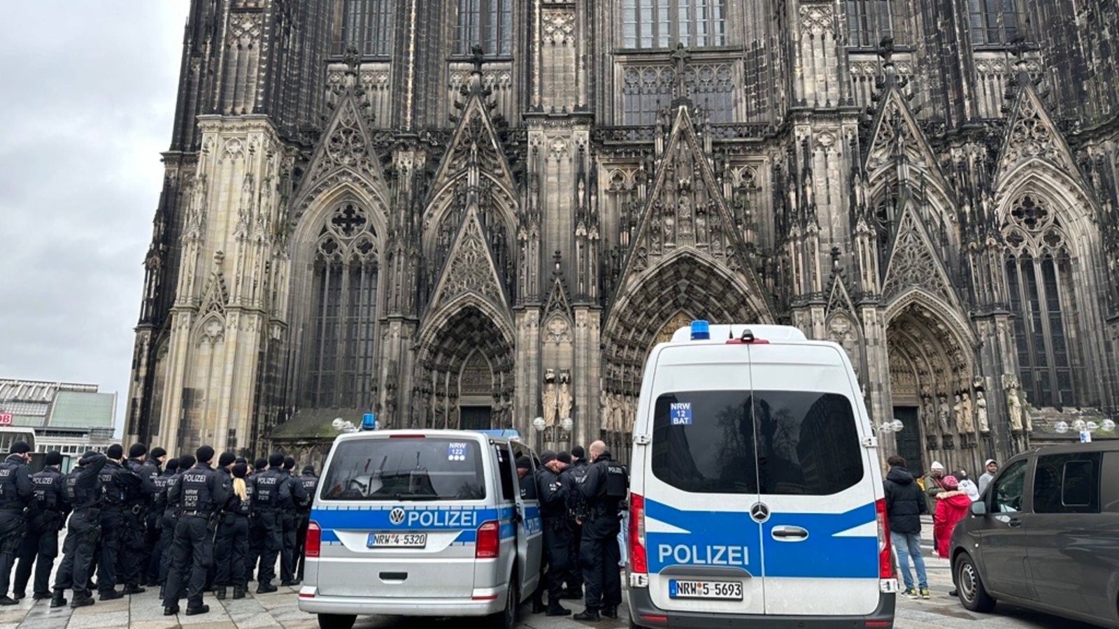 Nach Terroralarm Am Kölner Dom Verdächtiger In Abschiebehaft Nachrichten Wdr Nachrichten 