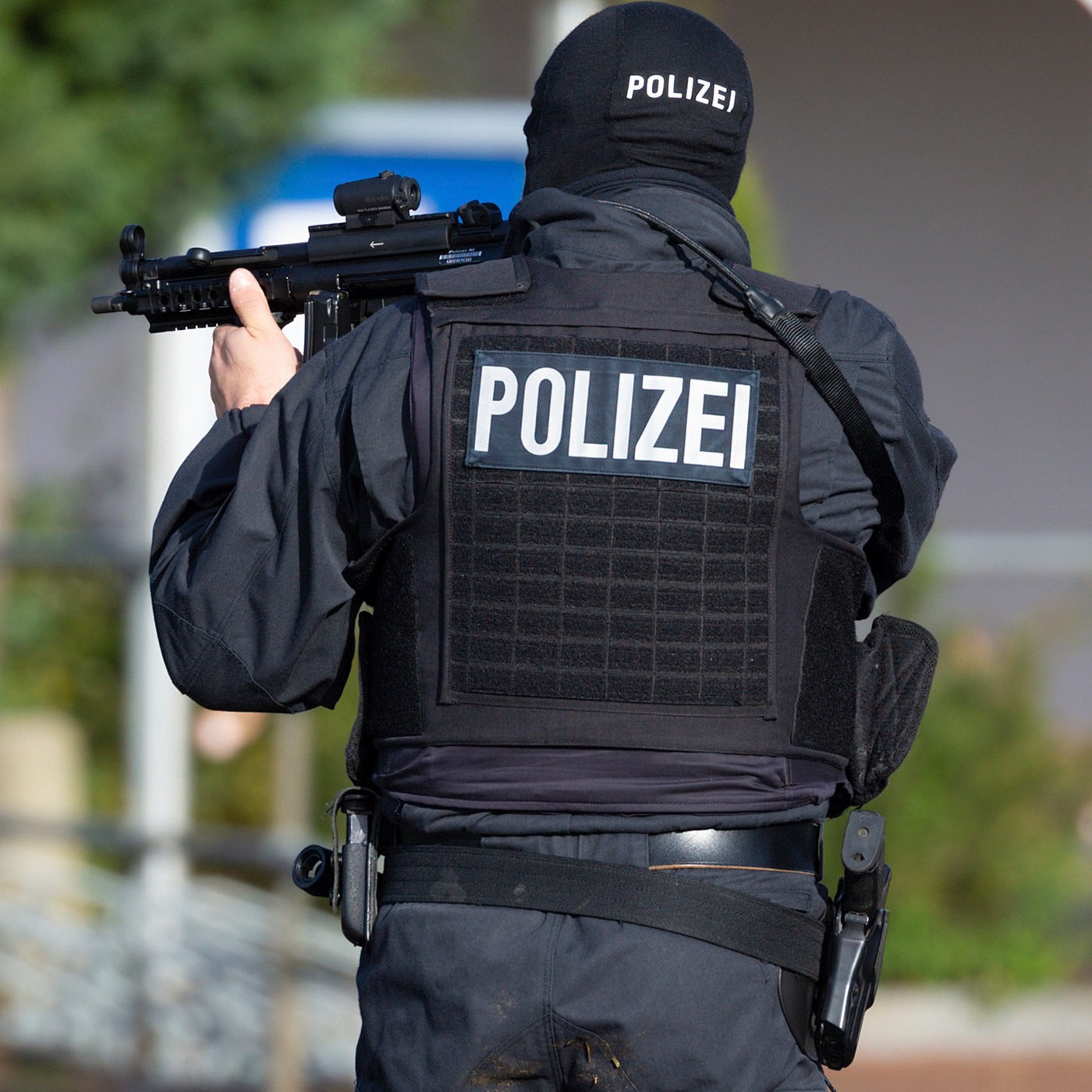 So nutzt die NRW-Polizei Maschinenpistolen - Landespolitik - Nachrichten -  WDR
