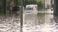 Überschwemmung auf einer Straße in Wesseling