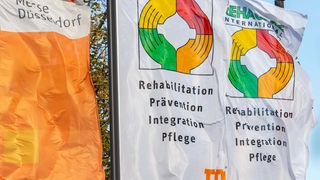 Auf dem Düsseldorfer Messegelände startet heute die Rehacare. Schwerpunkt der weltweit größten Messe für Rehabilitation und Pflege ist in diesem Jahr inklusives Arbeiten.