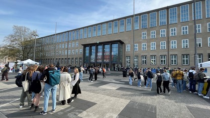 Infomesse auf dem Albertus-Magnus-Platz für die Erstsemester