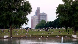 Archivbild: Aachener Weiher mit Universität im Hintergrund