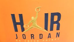 Das Foto zeigt das Logo des Afro-Star-Friseurs Hair Jordan in Düsseldorf