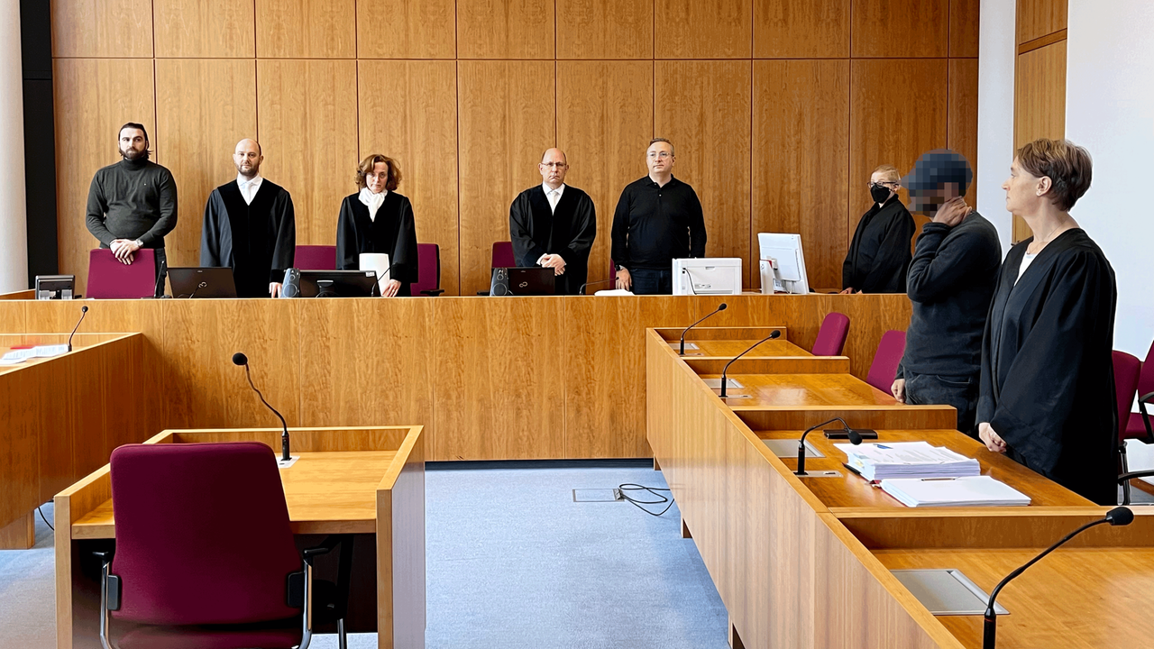 Angeklagter im Urteil im Prozess um abgetrennten Kopf vor dem Bonner Landgericht
