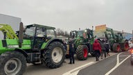Traktoren sammeln sich in Wipperfürth.