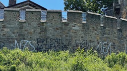 Die Parolen auf der Burg Frankenberg von Nahem