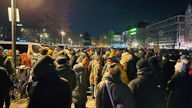 Tausende Menschen demonstrieren gegen Rechtsextremismus in Köln