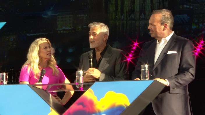 George Clooney auf der Bühne bei Digital X