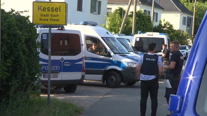 Polizeiautos am Einsatzort in Goch