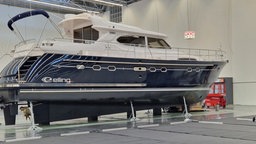 Diese Luxusyacht auf der Düsseldorfer Boot steht schon