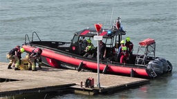 Ein Rettungsboot der Feuerwehr der Stadt Neuss