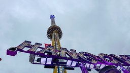 Der Hangover-Fallturm bei der Düsseldorfer Rheinkirmes