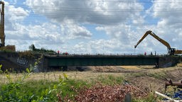 Eisenbahnbrücke liegt einsturzgefährdet über der Emscher