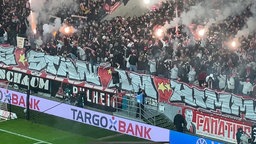 FC Fans mit Pyrotechnik