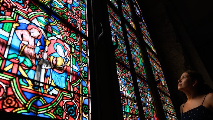 Fertig restaurierte Fenster für Notre Dame