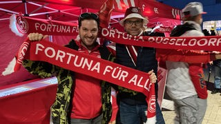 Fans mit "Fortuna für alle"-Schals