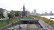 Einfahrt des Rheinufertunnels in Düsseldorf.