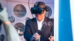 Bundeswirtschaftsminister Robert Habeck mit Virtual-Reality-Brille