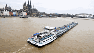 Hochwasser in Köln, mit Blick auf den Dom