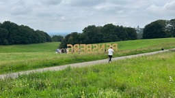 Schriftzug "Bensberg" von hinten