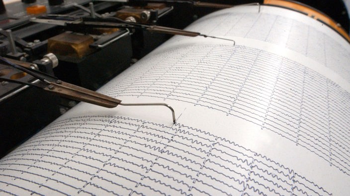 ein Seismograph in einer Erdbebenmesstation