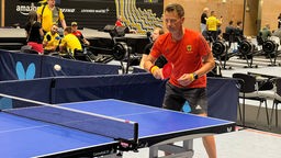 Thomas Korner beim Tischtennisspiel