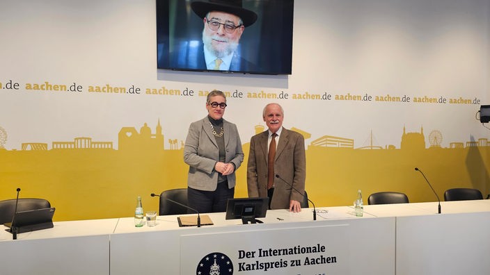 Aachens Bürgermeisterin Sybille Keupen und Dr.Jürgen Linden vom Karlspreisdirektorium