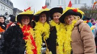 Vier verkleidete Frauen beim Karneval in Eupen
