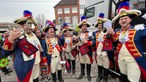 Karnevalisten von der Alsdorfer Prinzengarde mit Instrumenten