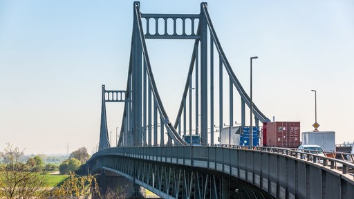 Die Krefeld-Uerdinger Brücke bzw. Krefelder Rheinbrücke
