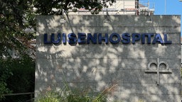 Eingang des Luisenhospitals