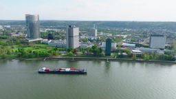 Blick vom Rhein auf das Bundesviertel in Bonn