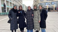 Rukiye Bektas mit ihren vier Schwestern