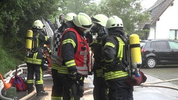 Feuerwehr spricht weiteres Vorgehen ab