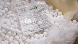 Fund des Hauptzollamts Köln: Kokainkügelchen, die in Verpackungsmaterial versteckt sind
