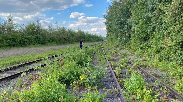 Die Bahngleise sind zur Miete inseriert