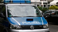 Symbolfoto: Ein Auto der Düsseldorfer Polizei bei einem Einsatz.
