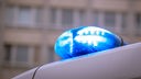 Blaulicht eines Polizeiautos leuchtet
