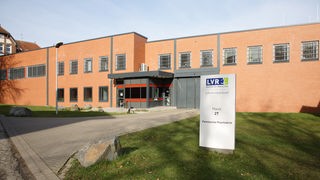 Eine Frontansicht der LVR-Klinik in Viersen-Süchteln.