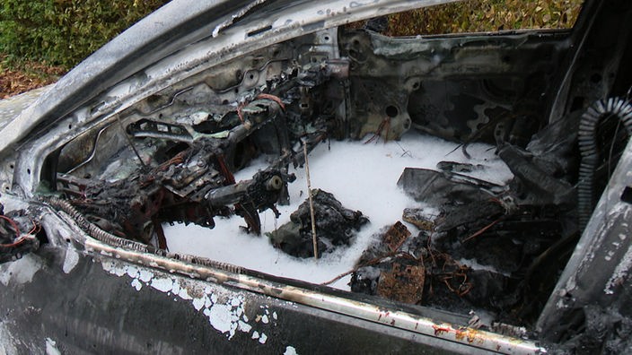 Autos in Flammen: Brandserie in Ratingen 