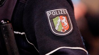 Die Polizei NRW bei einem Einsatz mit dem Ordnungsamt Köln.
