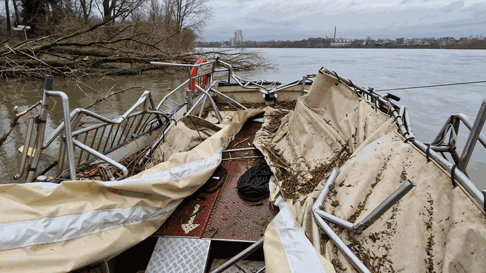 Kölner wollen mit Spendenaktion zerstörte Rheinfähre retten