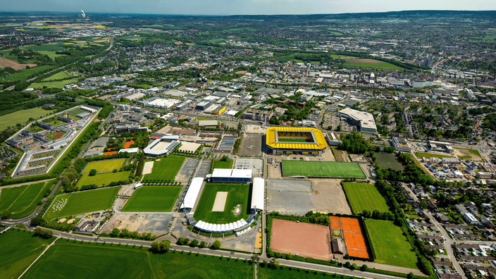 Sportpark Soers mit Reitstadion, Deutsche Bank-Stadion und Fussballstadion Aachener Tivoli, 2015, Luftbild