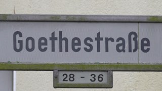 Ein Straßenschild mit dem Namen "Goethestraße".