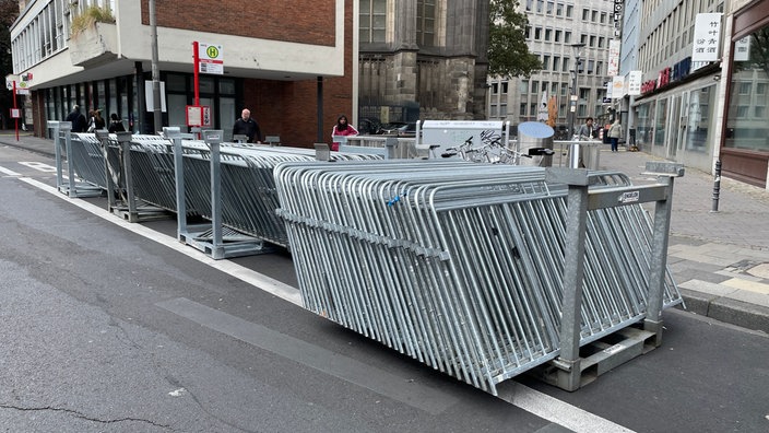 Die Vorbereitungen für die Straßensperrungen laufen 